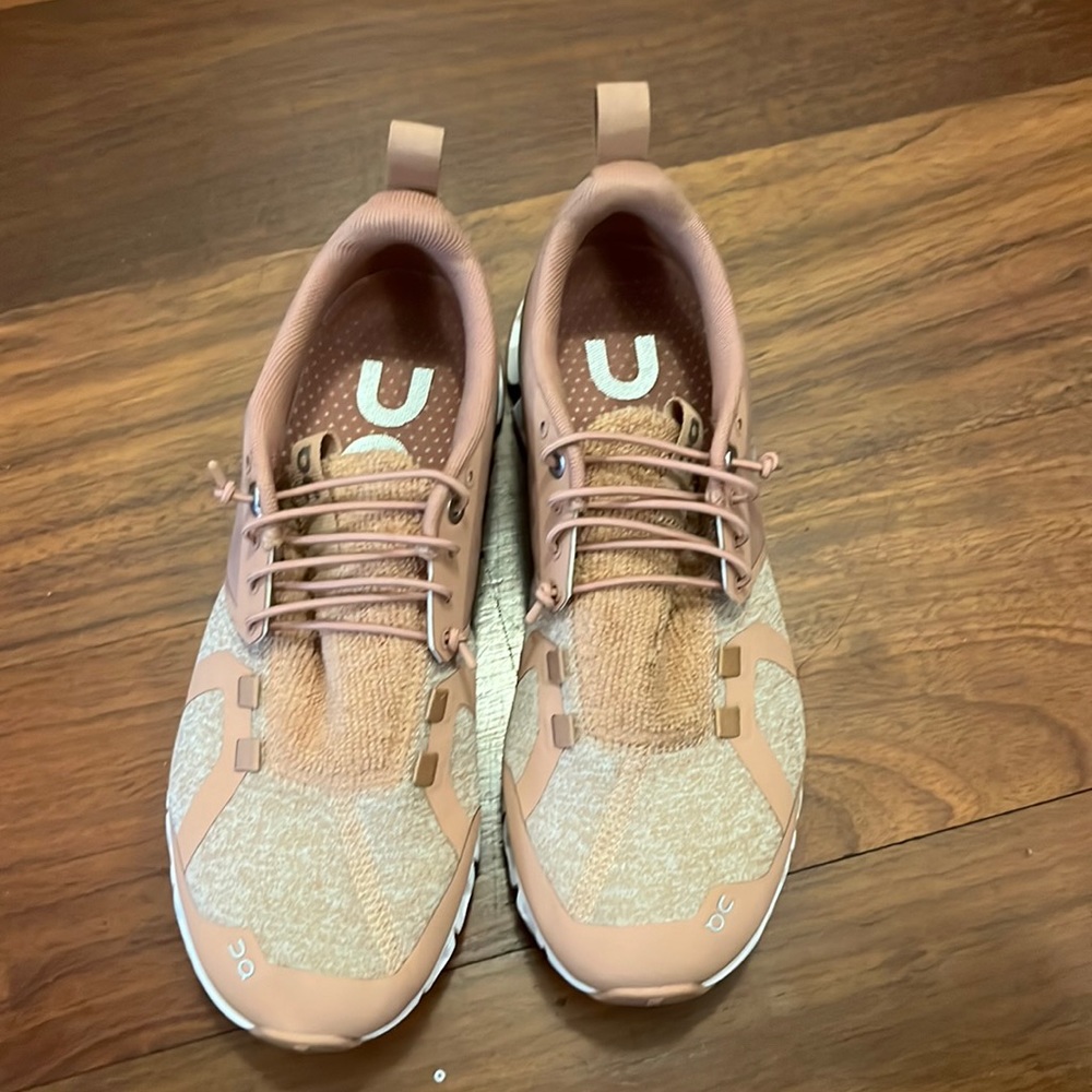 Pink On cloud Sneakers worn once!